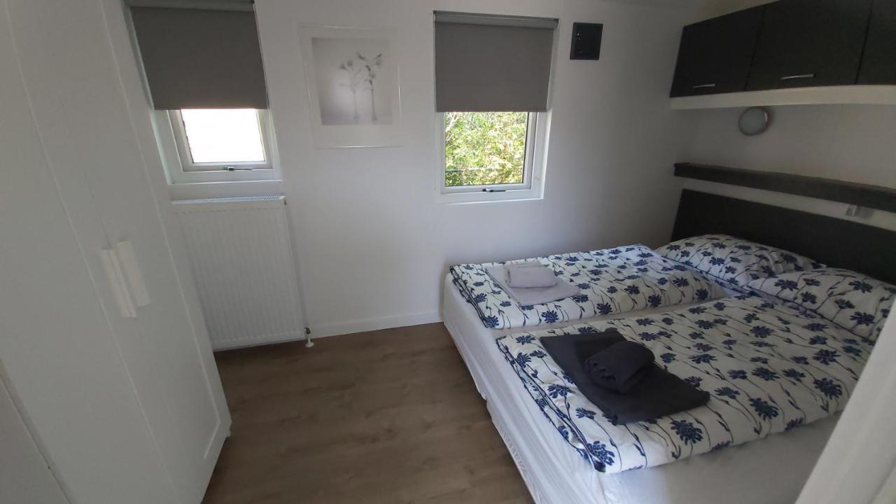 Ruim En Gezellig Chalet Voor 2 Personen Op De Veluwe Recreatiepark De Oude Driest Putten Luaran gambar